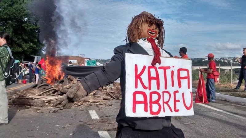 In Espírito Santo, hundreds of women of various rural organizations blocked the ES Highway 259