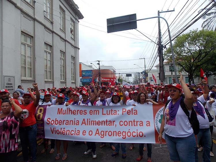 March in Aracaju brought together about 600 women from diverse social movements