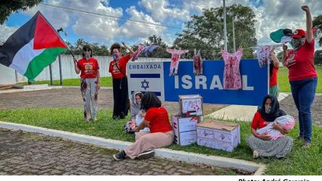 MST women denounce genocide in protest at the Israeli Embassy in Brasília